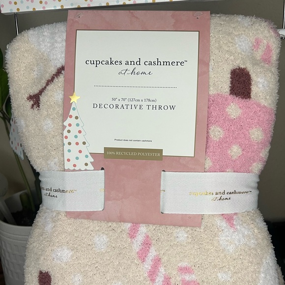 NEW Cupcakes and Cashmere Pink & Tan Christmas Snowman Throw Blanket - Picture 3 of 7